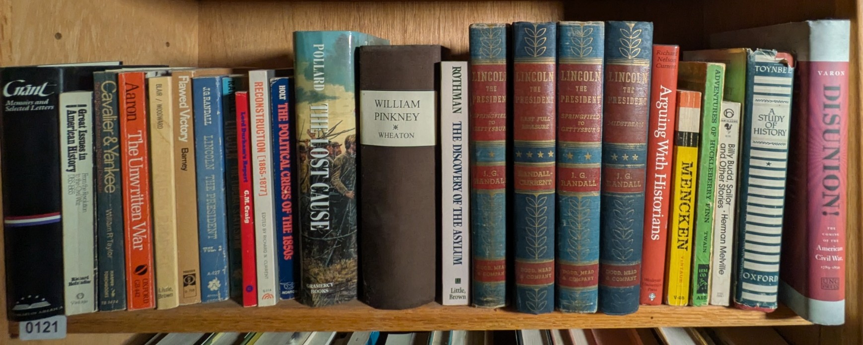 Photograph of Shelf 121; books are listed in top-to-bottom order alongside the photograph.